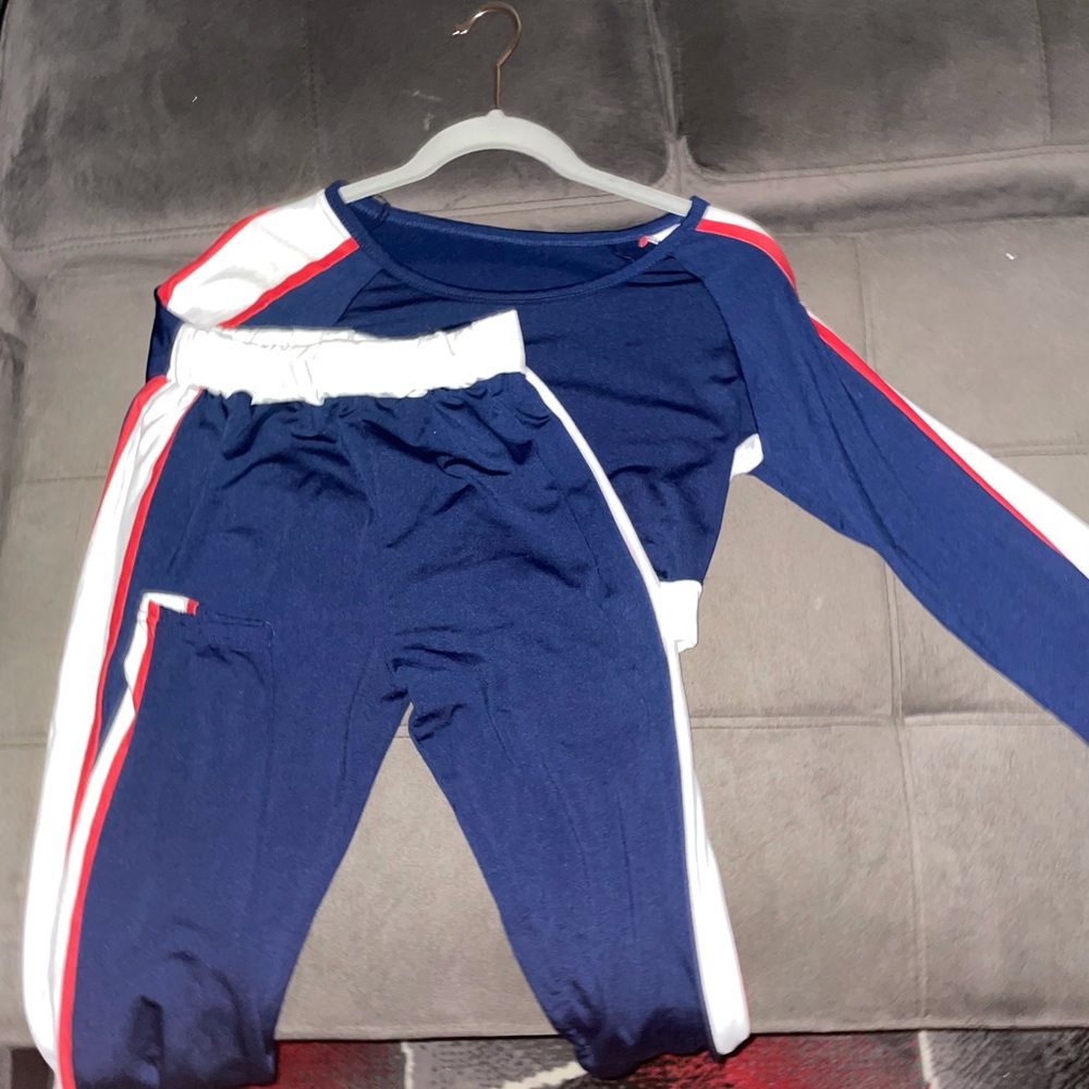 Two piece set with crop top and leggings